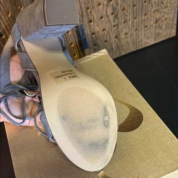 Charlotte Russe Gray Elegant Heels - Picture 6 of 8